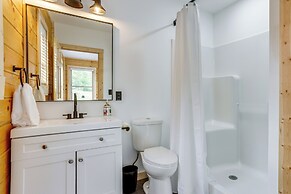 Mtn Cabin w/ Hot Tub + Game Room in Mchenry
