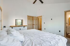 Mtn Cabin w/ Hot Tub + Game Room in Mchenry