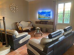 Farmhouse With Swimming Pool in Provence
