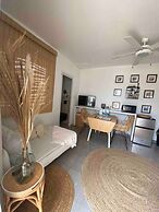 Palm Beach Vacaysuites - Garden Suite - Poolside