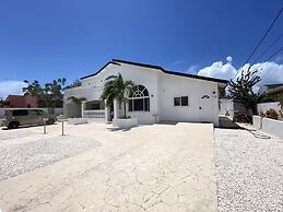 Palm Beach Vacaysuites - Bamboo Suite - Studio