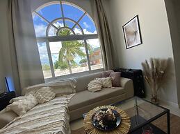 Palm Beach Vacaysuites - Palm Suite 100m2