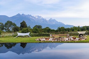 Floating Life Boundless Wild Resort