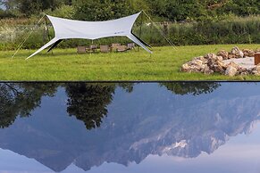Floating Life Boundless Wild Resort