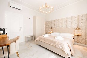Avenue Suites