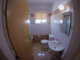 Andros Apt 2 Bed Free Wi-fi Safe Complex Pool