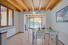 Eden House - Terrace & View Lake