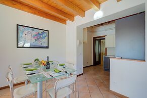 Eden House - Terrace & View Lake