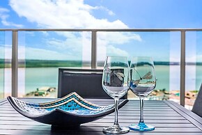 Zen Sapphire Shore Balcony - Pool - Work Desk