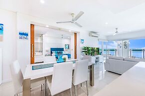 Zen Sapphire Shore Balcony - Pool - Work Desk
