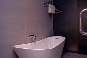 Wealth Hotel