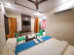 SR GRAND HOTEL