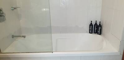 Chevron Tower3 has 2bedrooms 2beds With Car Park
