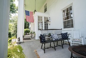 Historic General Lewis Inn
