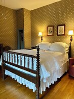 Historic General Lewis Inn