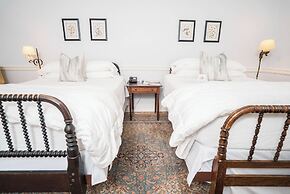Historic General Lewis Inn