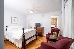 Historic General Lewis Inn