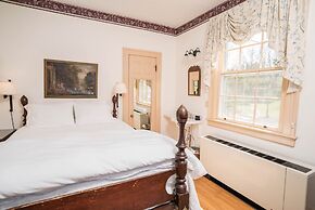 Historic General Lewis Inn