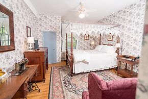 Historic General Lewis Inn