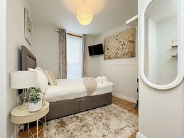 Ocho Homes Lux By Eight Continents, Belfast