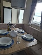 3 Bed Lodge - Sleeps 6 - Parking - Pets - Wifi