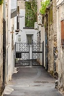 Sicily Bed' House