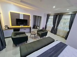 R-oak Hotel and Apartment