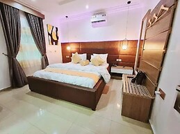 R-oak Hotel and Apartment