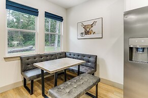 Lake-view Retreat w/ Games & Yard in Daingerfield