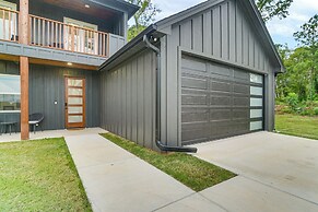 Lake-view Retreat w/ Games & Yard in Daingerfield