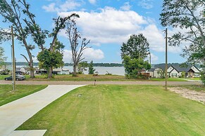Lake-view Retreat w/ Games & Yard in Daingerfield