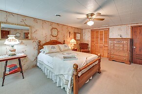Hike & Fish: Rustic, Timeless Mckee Home w/ Yard