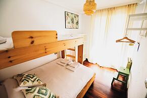 Loredo Surf House