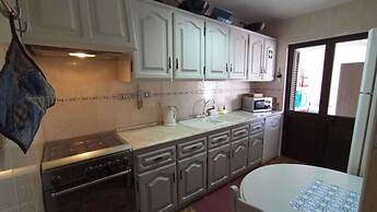 3 Bed House - Sleeps 4 - Wifi - Parking