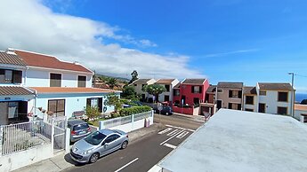 3 Bed House - Sleeps 4 - Wifi - Parking
