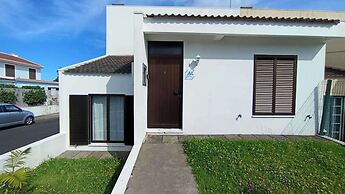 3 Bed House - Sleeps 4 - Wifi - Parking