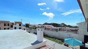 3 Bed House - Sleeps 4 - Wifi - Parking