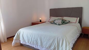 3 Bed House - Sleeps 4 - Wifi - Parking