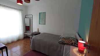 3 Bed House - Sleeps 4 - Wifi - Parking