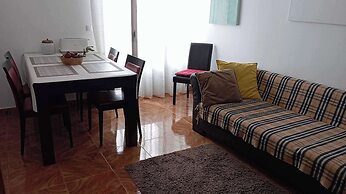 3 Bed House - Sleeps 4 - Wifi - Parking