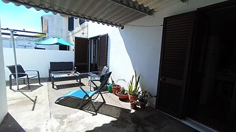 3 Bed House - Sleeps 4 - Wifi - Parking