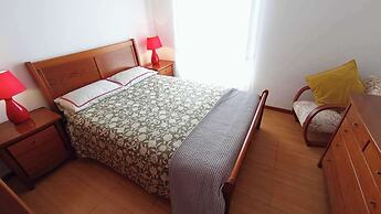 3 Bed House - Sleeps 4 - Wifi - Parking