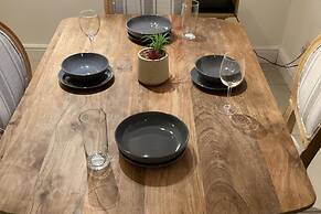 London Heathway Bliss - Spacious 4-bed House