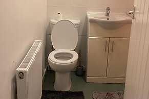 London Heathway Bliss - Spacious 4-bed House