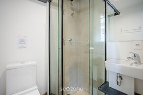 Studio w/ pool near subway FRE2112