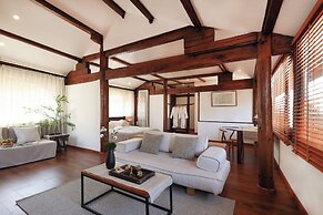 Yulong Sadhu Inn