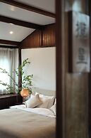 Yulong Sadhu Inn
