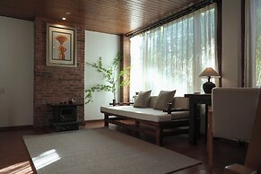 Yulong Sadhu Inn