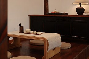 Yulong Sadhu Inn