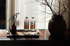 Yulong Sadhu Inn